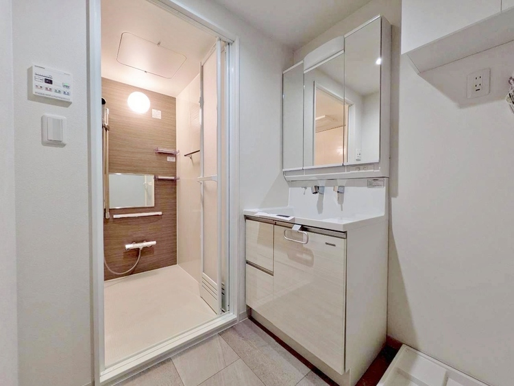 洗面 清潔感と心地よさを重視した、上質感漂うパウダールーム。