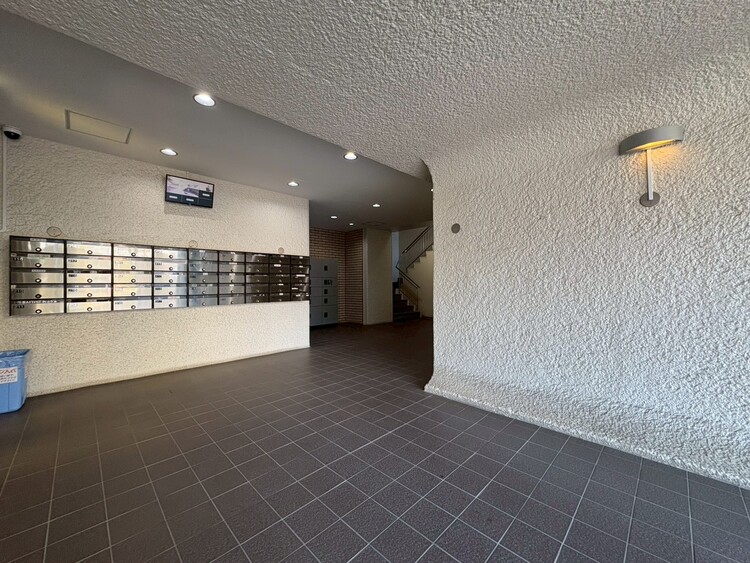 エントランス エントランス内部は、管理が行き届き清潔な共有スペースとなっています。