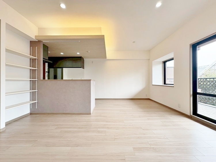 居間 忙しく過ぎゆく日常を置き去るほど、ゆったりした時間が流れるリビング。