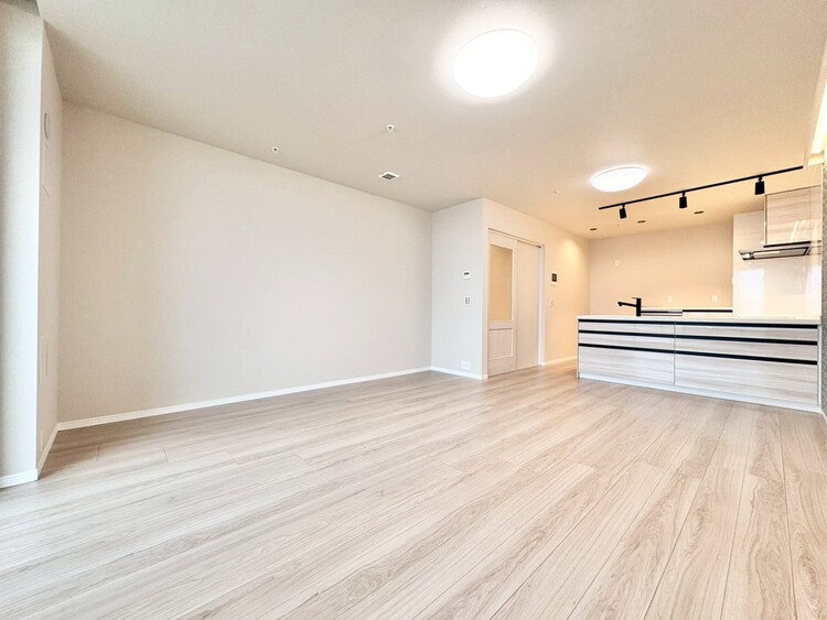 居間 飾り過ぎないシンプルな内装と偏り過ぎないデザインで統一しました。