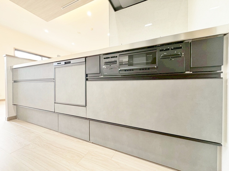 キッチン スマートな意匠と充実の機能を備えたキッチンが、暮らしにおいしい彩りを添えます。