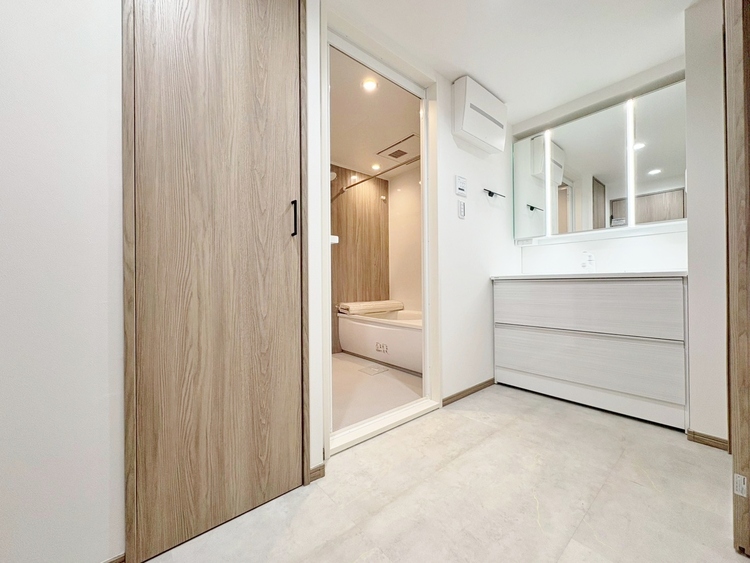 洗面 清潔感と心地よさを重視した、上質感漂うパウダールーム。