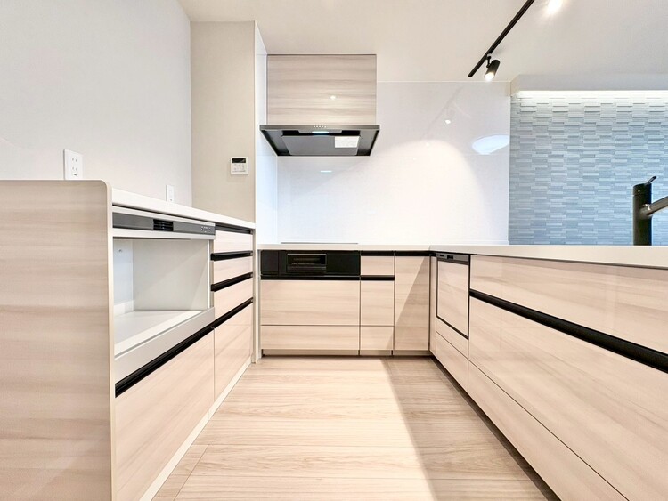 キッチン 洗練されたスタイリッシュなデザイン性と使いやすさを備えた仕様。