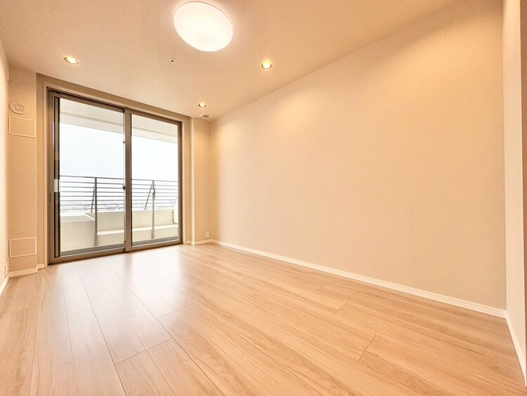 寝室 ベッドも十分に設置するスペースがあります。