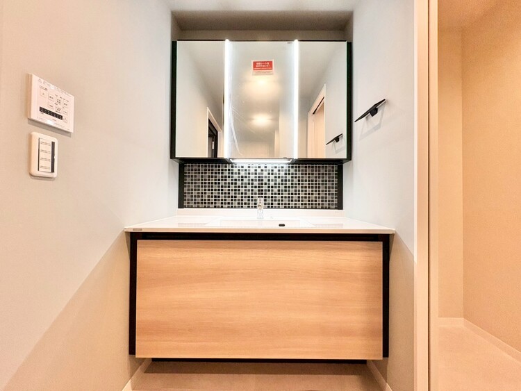 洗面 何かと物が増える場所だからこそ、スッキリと見映えの良い空間に。