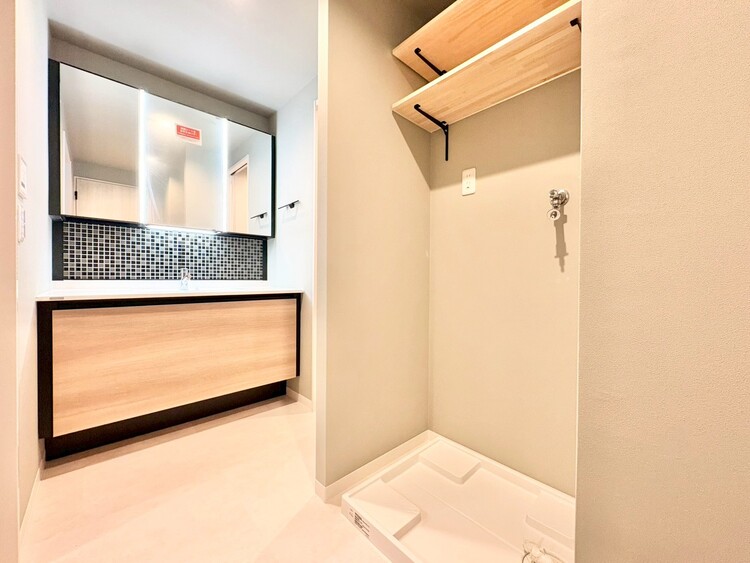 洗面 清潔感と心地よさを重視した、上質感漂うパウダールーム。