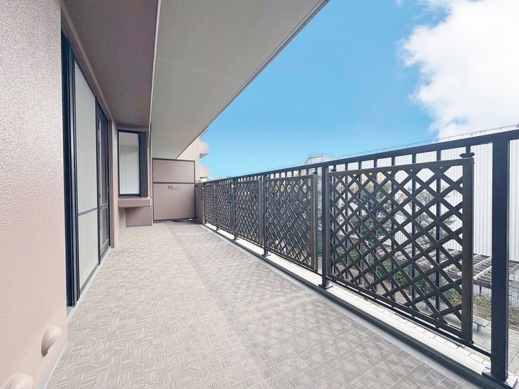 バルコニー 暮らしの中で、光と風を演出してくれるバルコニー。