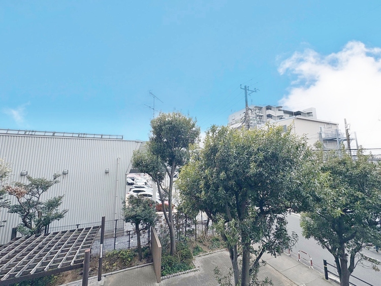 バルコニー 頬をなでる、優しい風を感じることが出来ます。