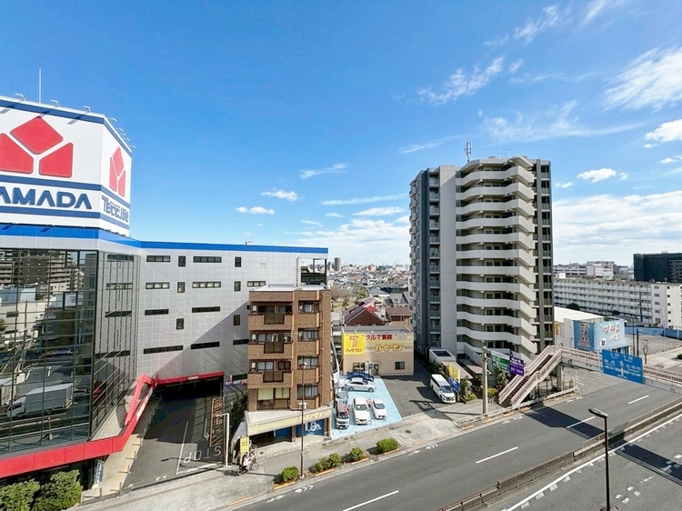 バルコニー 窓を開けると広がる青空。心をリフレッシュして日々を過ごしていきましょう。