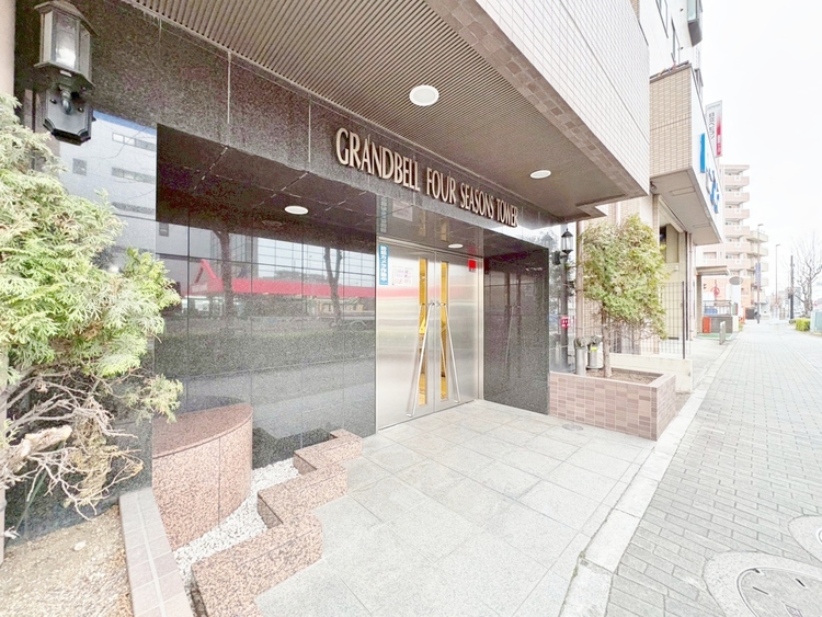 エントランス 外と内をつなぐエントランスは、まさに顔となる場所。