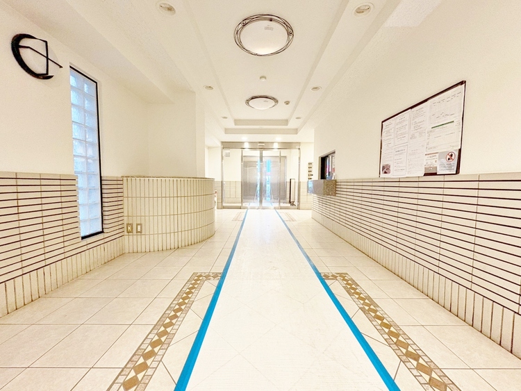 エントランス エントランス内部は、管理が行き届き清潔な共有スペースとなっています。