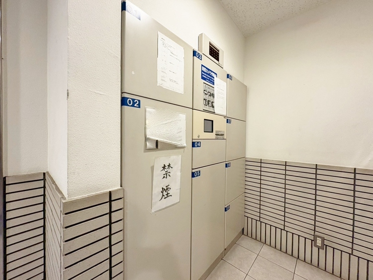 設備 共用部分の宅配ボックスです。留守中の荷物受け取りもできるので、安心して外出ができますね。