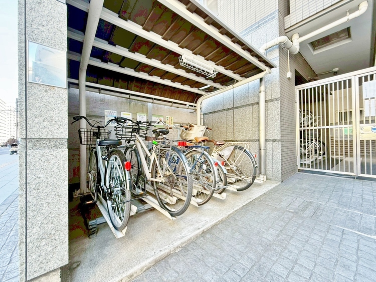 設備 きちんと整備された駐輪場。住む方の心遣いが感じられます。