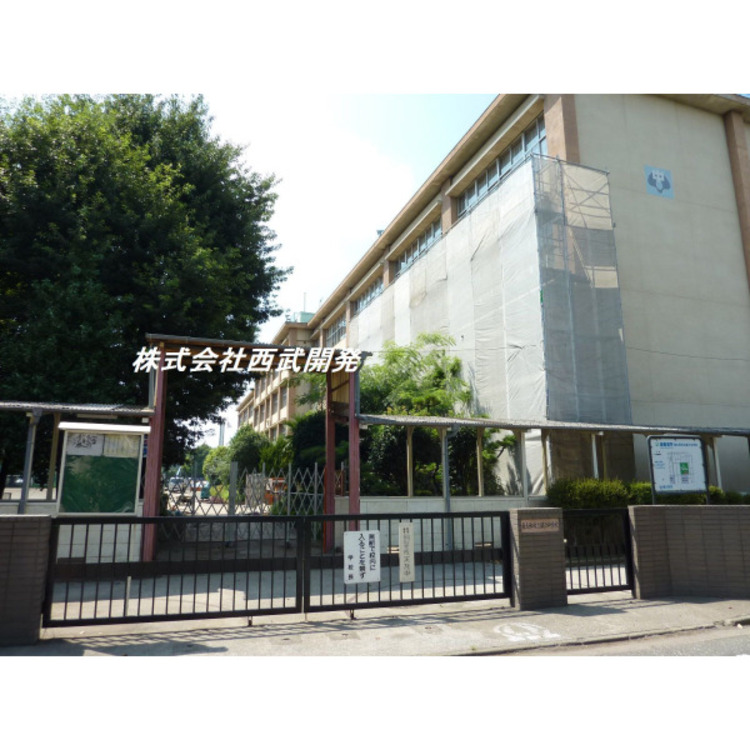 周辺 第三中学校(約260m)