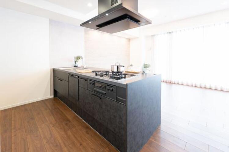 キッチン 広々としたキッチンスペース。食洗機、浄水器付のキッチンは料理が捗ります。