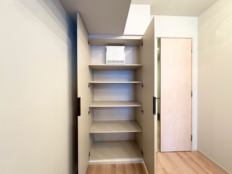 その他 家電やスーツケース、ストック品など何でも片付く嬉しい空間です。