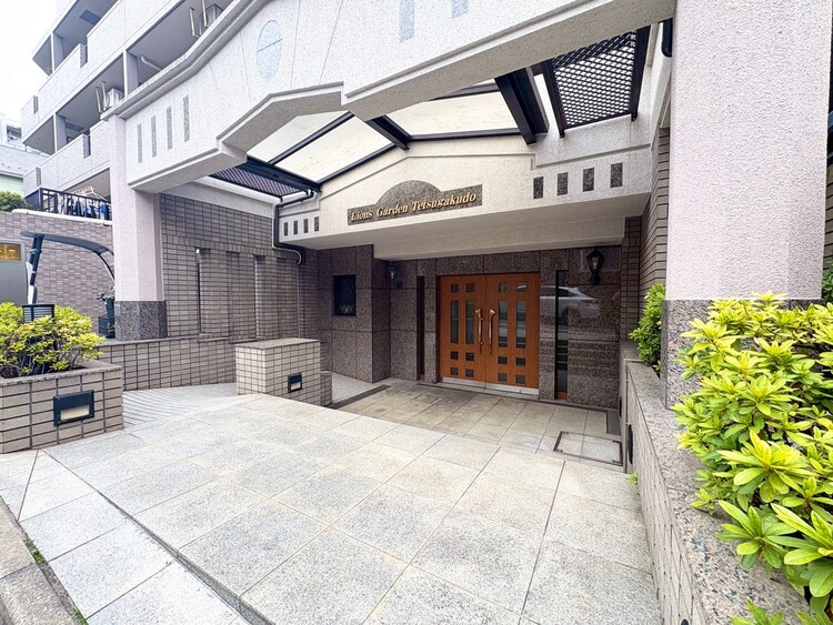 その他 上質感漂う玄関アプローチです。