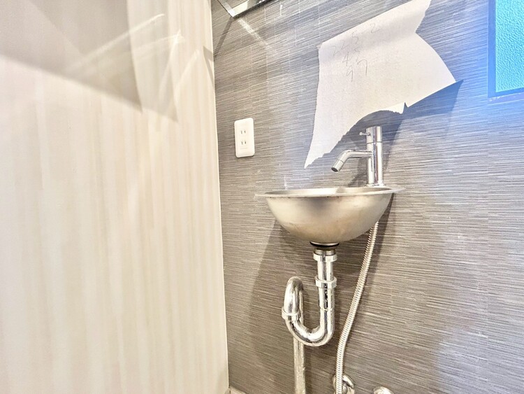 その他 清潔感を感じられる洗面化粧台。