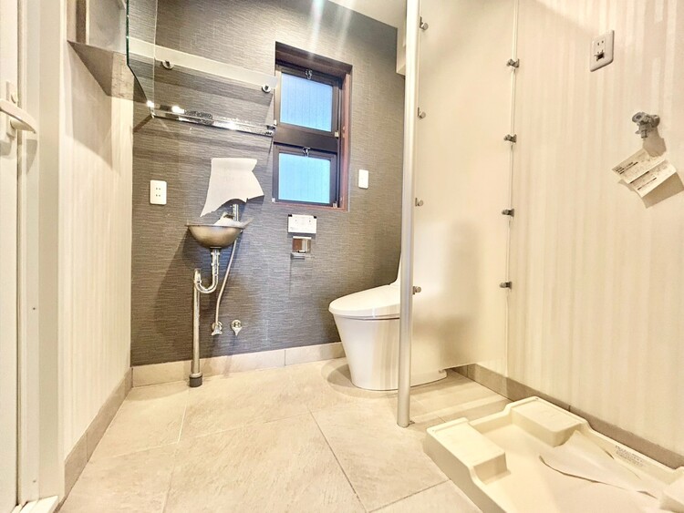 その他 十分な広さの脱衣所。