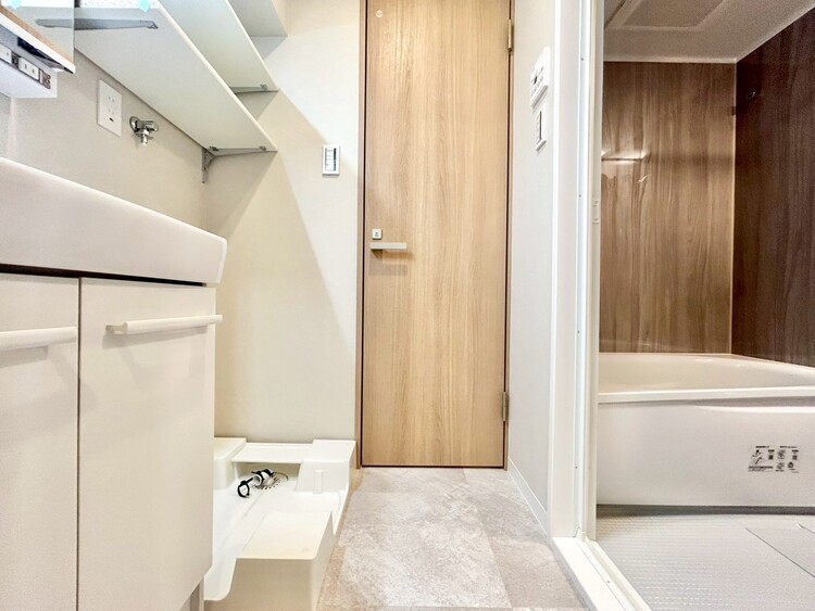 その他 十分な広さの脱衣所。