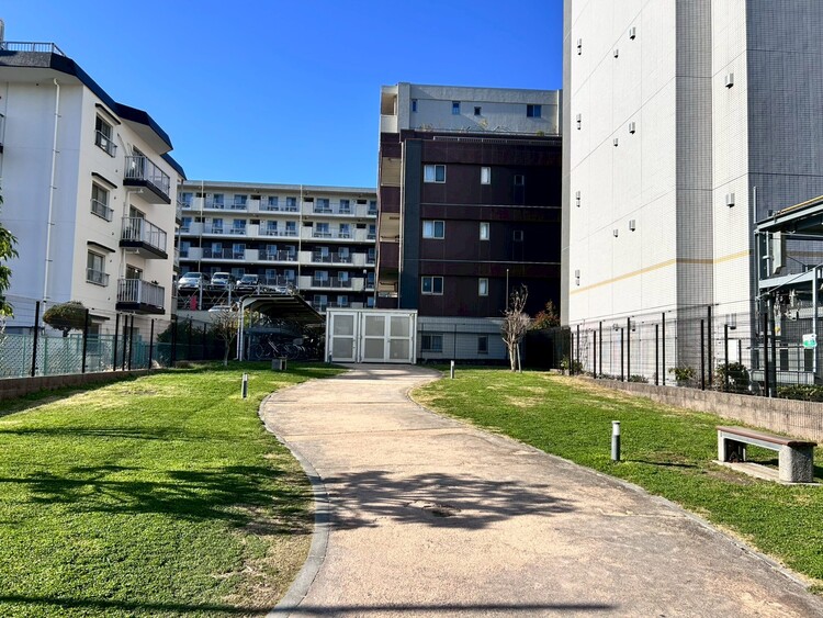 その他 マンションの敷地内には、中庭もございます。