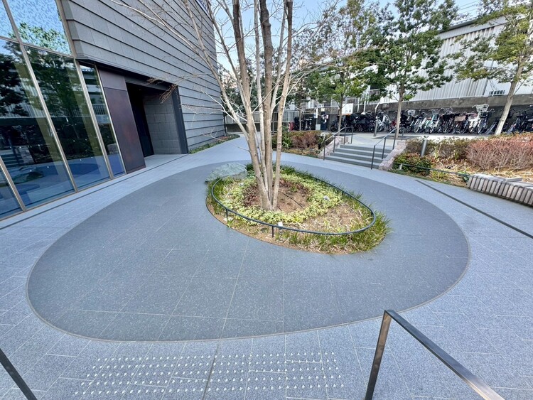 その他 マンションの敷地内には、中庭もございます。