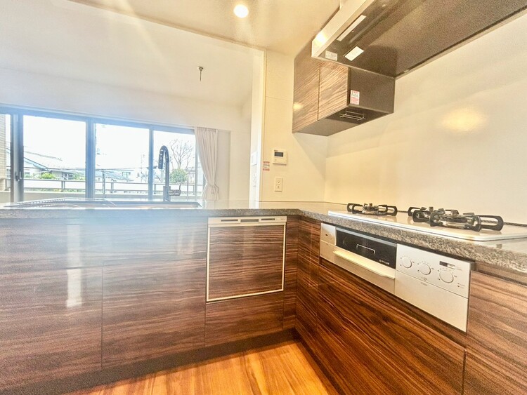 その他 開放感のあるキッチンスペース。調理をしながら、会話も弾みそうですね。