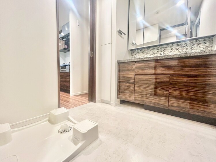 その他 十分な広さの脱衣所。