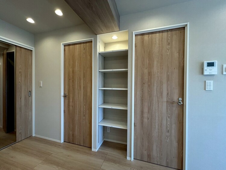 その他 収納スペースが付いていて、お部屋を広く使っていただけます。