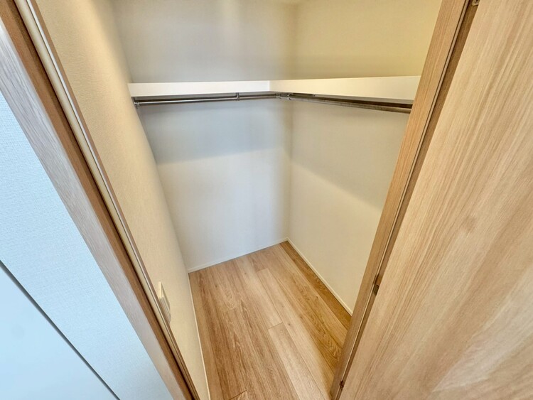 その他 収納スペースが付いていて、お部屋を広く使っていただけます。