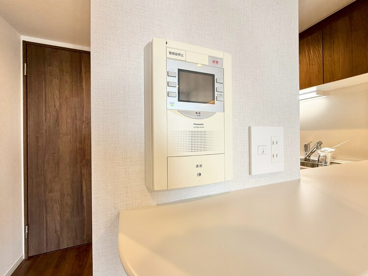 その他 誰が来てもわかる様にモニター付きインターホンを設置。