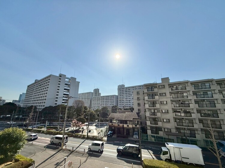 その他 眺望や窓からの景色が良いと、家で過ごす時間も快適です。