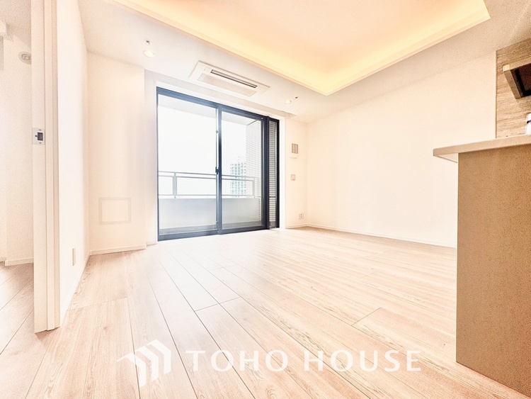 内装 【Cool wind】◆窓を開けると◆冷涼な風、そよぐリビング。だんらんの場所はここから始まり、ここで終わる。家族の笑顔が集う素敵な場所だから、こだわり抜いた思いが詰まっているのだと思う。