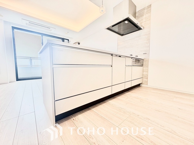 キッチン 【cooking papa is here】料理が苦手な人でも、チャレンジしてみたくなるワイドスパンのキッチン。家族の食卓がここから始まる。