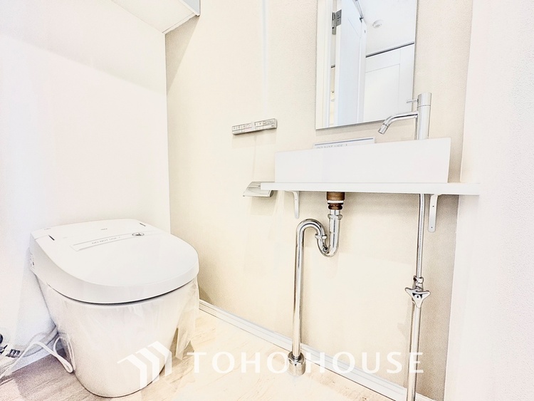 トイレ 【some philosophy was born from here】思索もできる空間。トイレのそんな側面も評価されていい時代かなと。