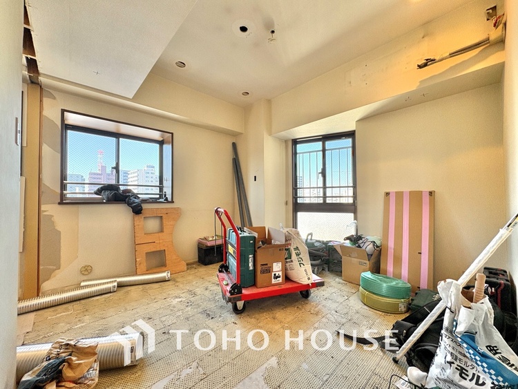 その他 キッチンは家族の絆を育む大切な空間。シンプルで使い易いシステムキッチンで愉しく作る料理は愛情のある美味しいご馳走に。家族で使えるダイニングキッチンです。