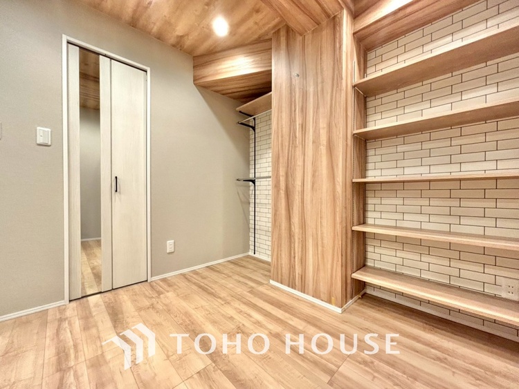 内装 風の通り道。舞い込んでくる風が優しく躍り、室内に爽やかな空気を運んでくる。