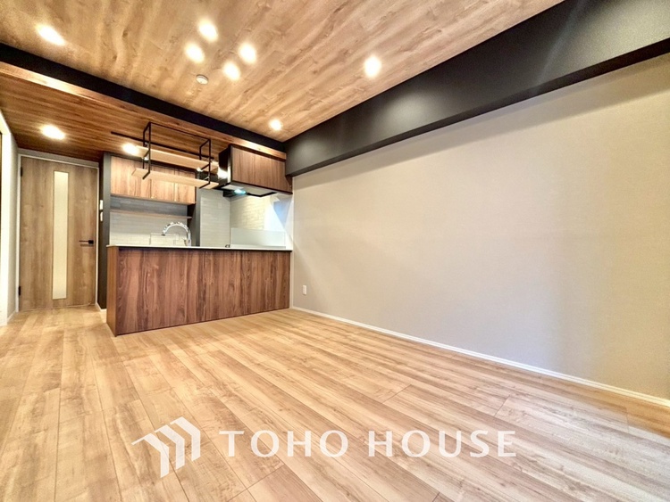 内装 ◆瀟洒な空間◆落ち着きのある彩が見事に調和させた瀟洒な空間を演出。ここに集まる家族の会話と笑顔が絶え間なく続く幸せな空間。