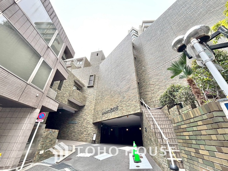 外観 漂う上質な空気感、マンションに入れば「おかえりなさい」と笑顔で迎えてくれるエントランス。最良の心配りを感じるマンションでした。