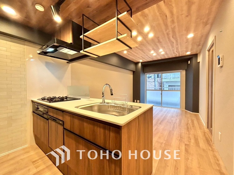 内装 採光や風通しを考えて設計された間取り。近隣との視線を考え、街全体で調整される窓位置。外観だけでなく、そこに住まうご家族の心地よさを最優先しました。