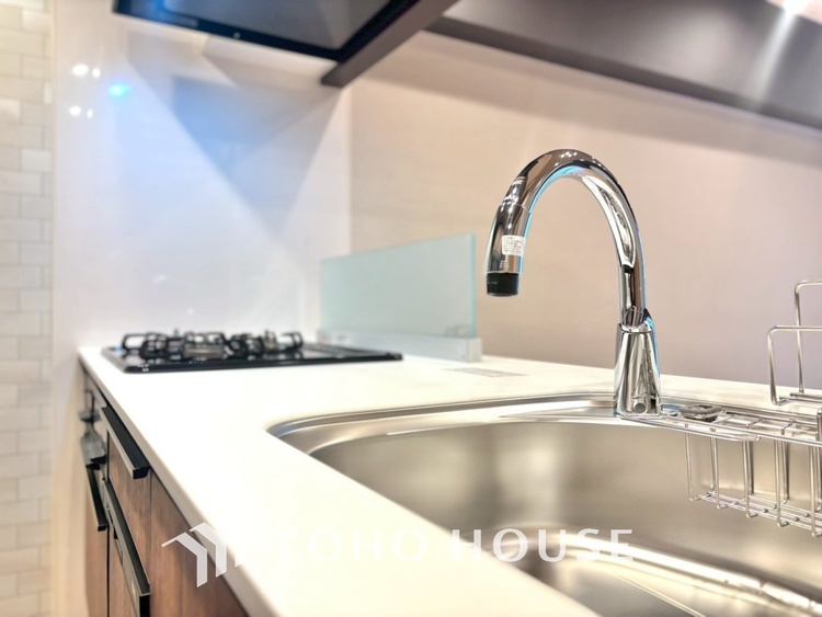 キッチン ◆愛育◆キッチンは家族の絆を育む大切な空間。シンプルで使い易いSystemKitchenで愉しく作る料理は愛情のある美味しいご馳走に。家族で使える広々としたダイニングキッチンです。