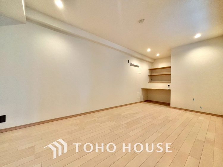 内装 風の通り道。舞い込んでくる風が優しく躍り、室内に爽やかな空気を運んでくる。