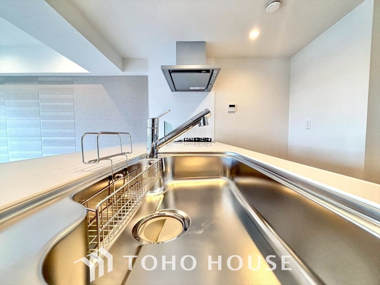 内装 採光や風通しを考えて設計された間取り。近隣との視線を考え、街全体で調整される窓位置。外観だけでなく、そこに住まうご家族の心地よさを最優先しました。