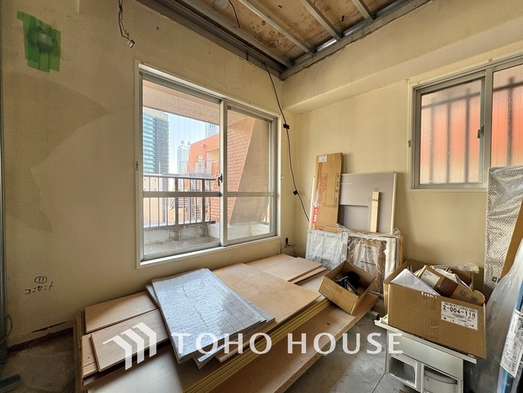 内装 叶えたかったのは落ち着きのあるナチュラルな風合い、そして開放感があるリビング。優雅な気分に浸れる幸せな時間を家族が自然と集まりたくなるこの空間で。