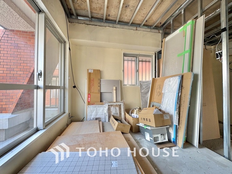 キッチン ◆愛育◆キッチンは家族の絆を育む大切な空間。シンプルで使い易いSystemKitchenで愉しく作る料理は愛情のある美味しいご馳走に。家族で使える広々としたダイニングキッチンです。