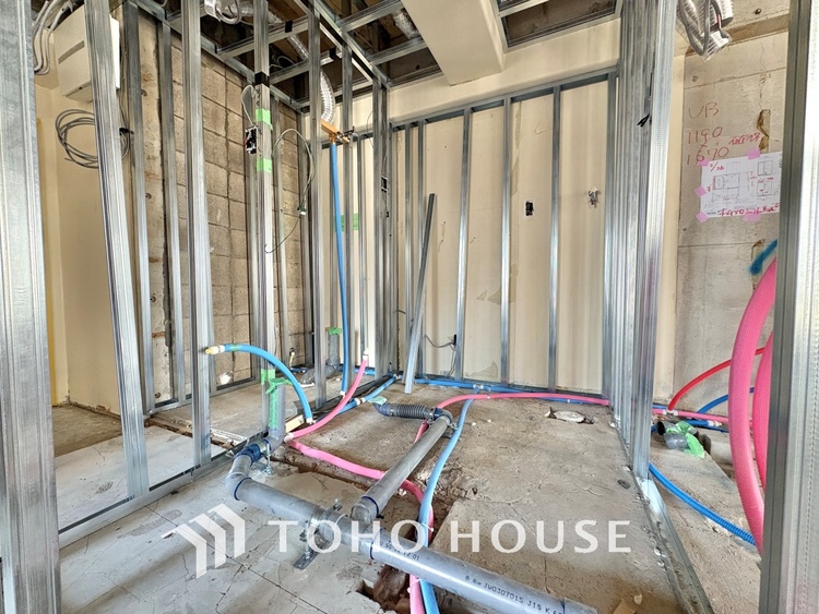 風呂 ◆瀟洒な空間◆落ち着きのある彩が見事に調和させた瀟洒な空間を演出。ここに集まる家族の会話と笑顔が絶え間なく続く幸せな空間。