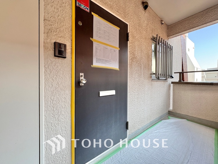 玄関 ＊配置してある家具や小物はCGによるイメージ画像です。風の通り道。舞い込んでくる風が優しく躍り、室内に爽やかな空気を運んでくる。