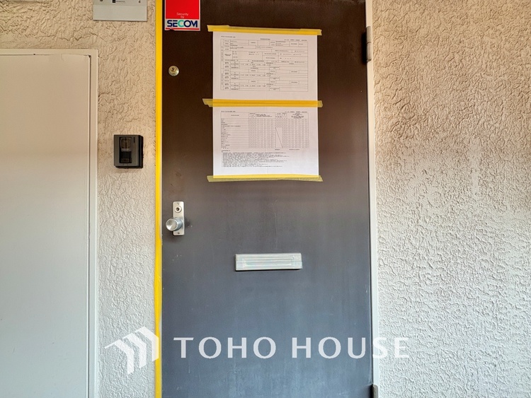 玄関 【浴室】《一日の疲れを落としてくれる場所は、落ち着く場所でなければならない》　高級感溢れるカラーと大きさ・柔らかな曲線で構成された半身浴も楽しめるバスタブが心地よさをもたらします。