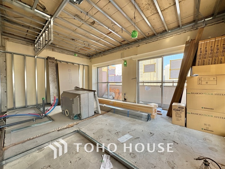 その他 キッチンは家族の絆を育む大切な空間。シンプルで使い易いシステムキッチンで愉しく作る料理は愛情のある美味しいご馳走に。家族で使えるダイニングキッチンです。