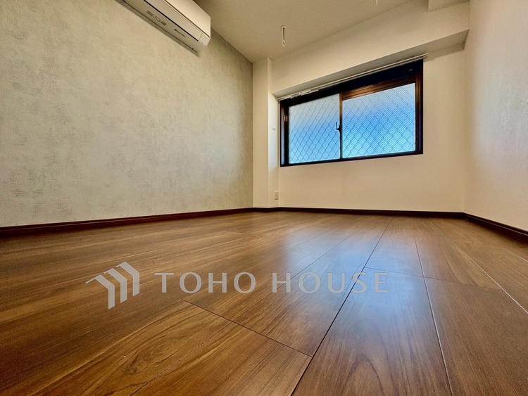 内装 【Private Room】一日の終わりをやさしく包み込む空間。ベッドやデスクを配置してもゆとりある広さ。自分だけの静かな時間をここで。